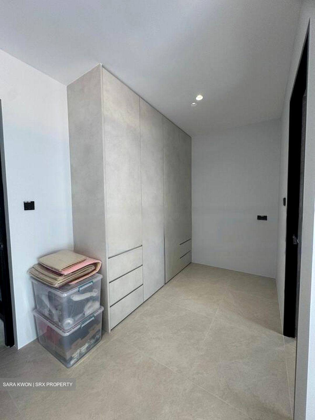 Highland Road (D19), Terrace #454342891
